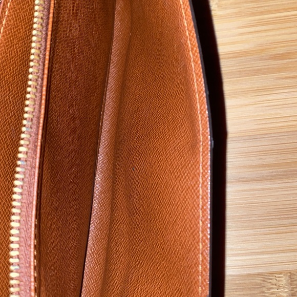 Louis Vuitton Wallet - Picture 16 of 17